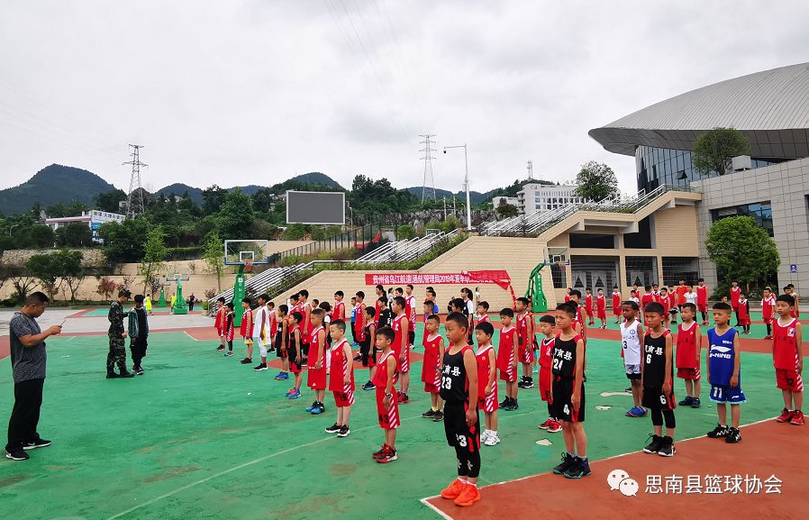 刻苦训练篮球时如何避免受伤的建议_1